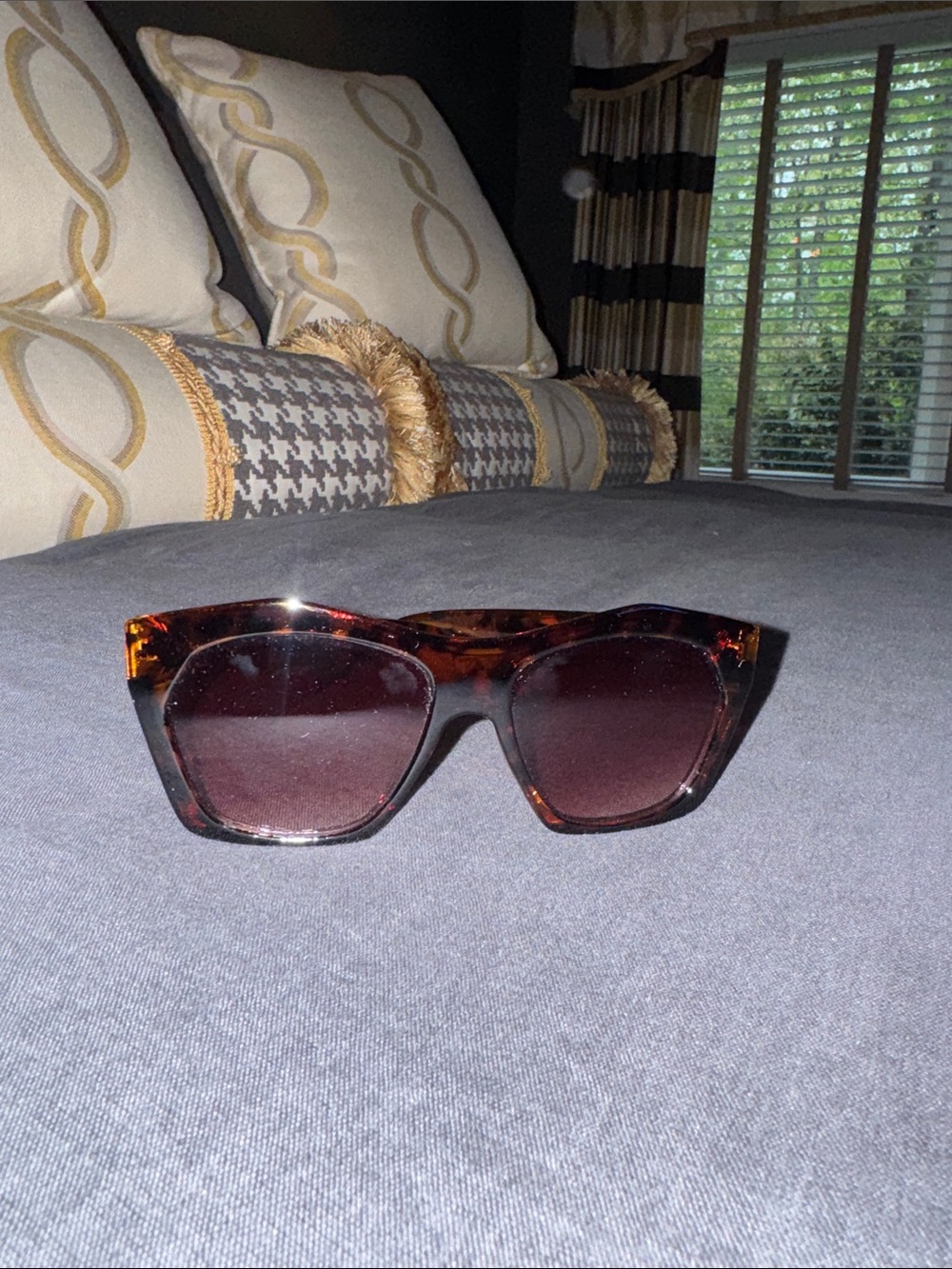 Classic Tortoiseshell Cat-Eye Sunglasses - Brown Lenses